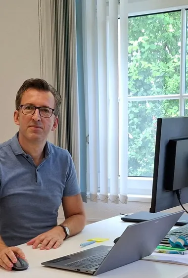 Porträt von Dr. med. Samir Kadušić, Facharzt für Psychiatrie und Psychotherapie